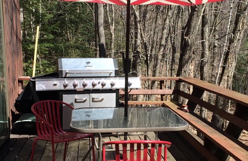 North Conway Ski Chalet | SPACIOUS CHALET -Walk to Echo lake- hiking trails all around- 5 min to skiing