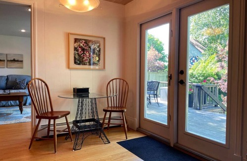 Wellington House | Spacious & Charming Century Home - Wellington