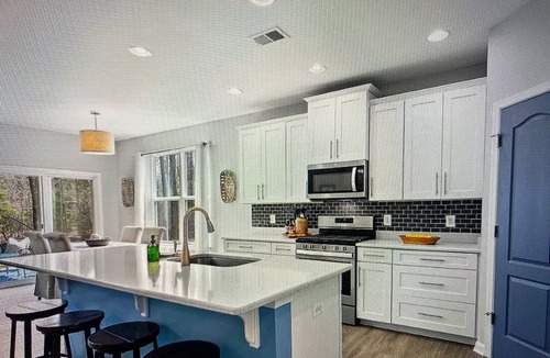 Millville House | Spacious End-unit Town house w/lots of Amenities