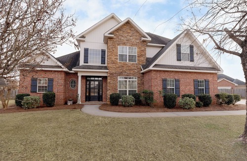 Warner Robins House | Spacious Family Home | 4BR | Fenced Yard | WR