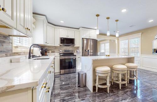 Holyoke House | Spacious Holyoke Home: Work, Play & Unwind!