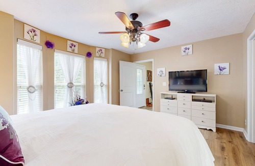 Springfield House | Spacious home with fully equipped kitchen - near Nashville