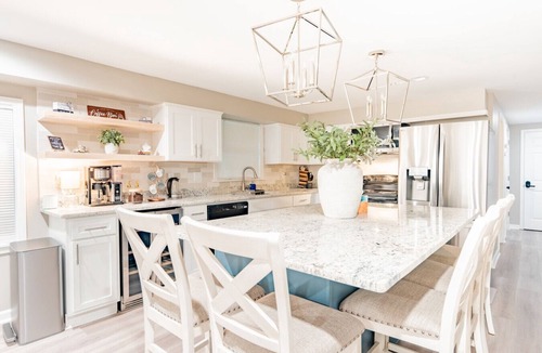 Southaven Villa | Spacious Lower-Level Retreat - Modern & Comfortable
