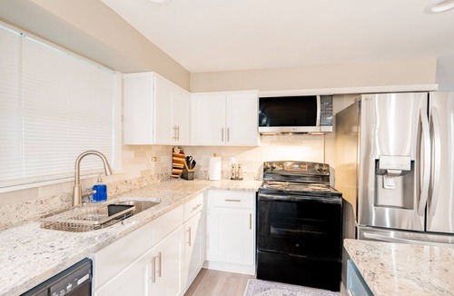 Southaven Villa | Spacious Lower-Level Retreat - Modern & Comfortable