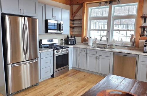 Campton House | Spacious Luxury Home, Privacy & Stunning Mountain Views