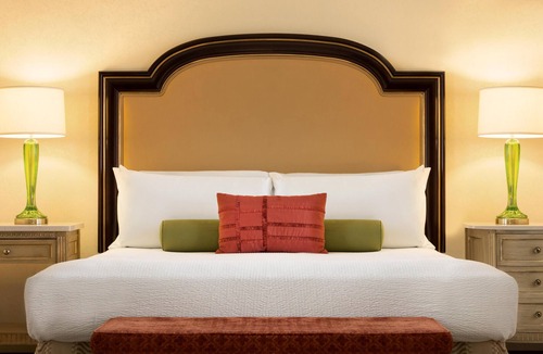 Downtown Wilmington Hotel | Spacious Luxury King Room -Separate Sitting Area -Free Wifi -Deep Soaking Tub