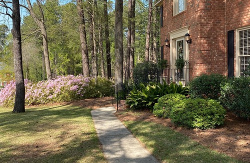 Evans House | Spacious Masters Rental with large outdoor space, Steps away from entertainment!