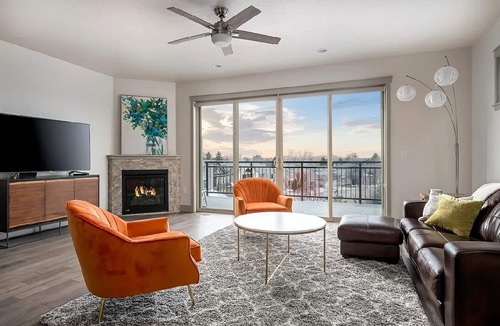 East End House | Spacious & Modern ~ Free E-Bikes ~ Pet-Friendly ~ Prime East End Location