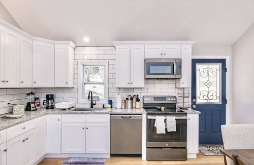 Belchertown House | Spacious Private Retreat Near Holyoke State Park!