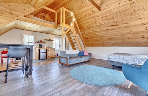 Martinsville House | Spacious Seaside Farmhouse Retreat – Sleeps 16