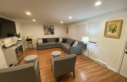 Randolph House | Spacious townhome sleeps 10 centrally located