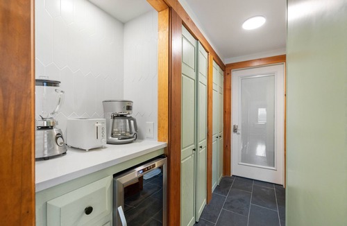 Cape Porpoise House | Spacious & Updated Cape Porpoise Home