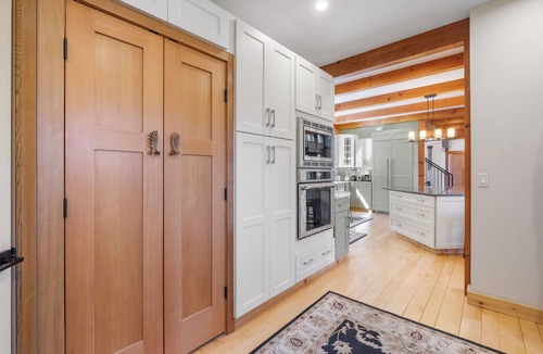 Meredith House | Spacious Waterfront 6-bedroom Country House in Charming Meredith