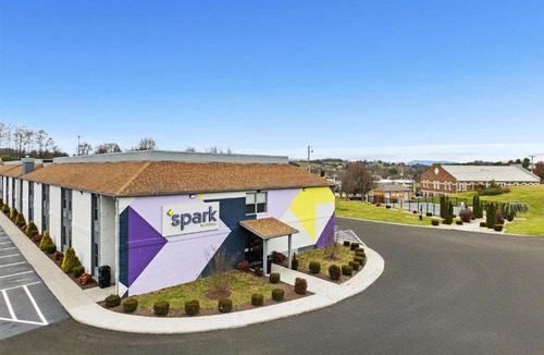 Abingdon Hotel | Spark by Hilton Abingdon I-81 near Fairgrounds