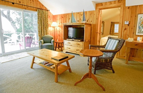 Sutton Ski Chalet | Sparkling Lakeview Chalet Jacksons Point (Eagle)
