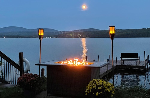 Laconia House | SPECIAL May 10% off, 2 nt. min. Lakehouse, 300’ shore, Dock, 10 Kayaks, Fire pit