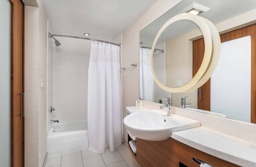 Downtown Chattanooga Hotel | SpringHill Suites by Marriott Chattanooga Downtown/Cameron Harbor