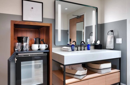 Moab Hotel | Standard King at Gravity Haus Moab, Outdoor Pool, Free Parking