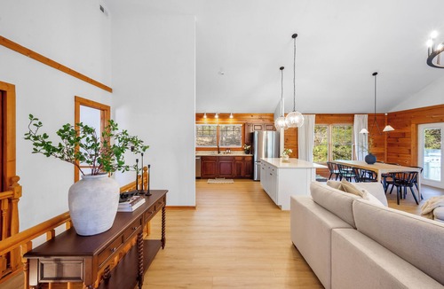 White Bluff House | Stay at Wild & Blue, Log Home Retreat, Game Room w/Arcade