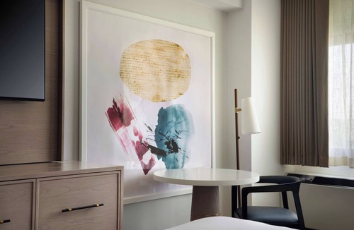 White Plains Hotel | Steps from Shops & Transit – Central White Plains Suite
