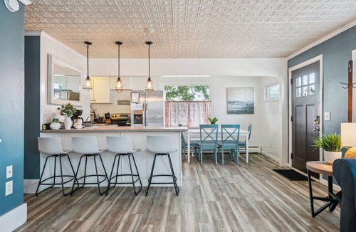 Hampton Apartment | Steps to Beach | Patio Area | Parking
