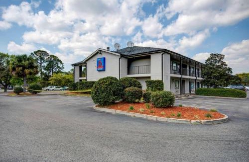 Ocean Springs Hotel | Studio 6 Extended Stay - Ocean Springs, MS