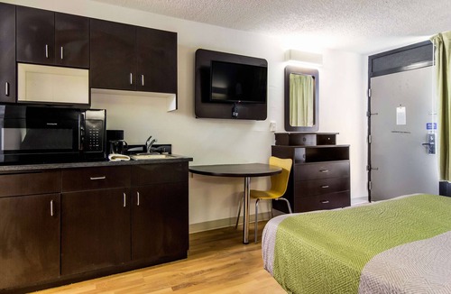 LaGrange Hotel | Studio 6 Extended Stay - Lagrange, GA
