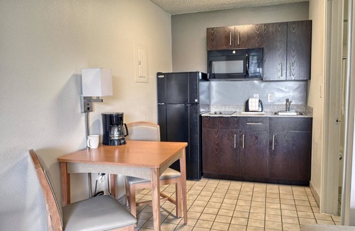 Kreole Hotel | Studio 6 Extended Stay - Pascagoula, MS