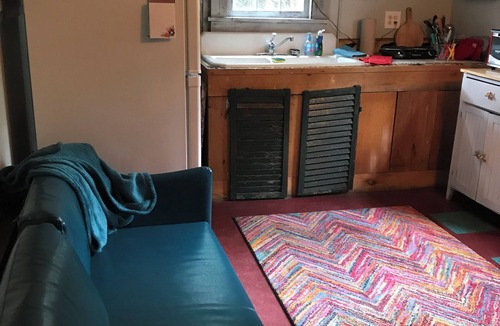 North Bennington Historic District Apartment | Studio style farm stay