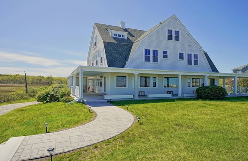 North Hampton Villa | Stunning View Beachfront Villa with 7 BRs 5 BAs Sleep 15