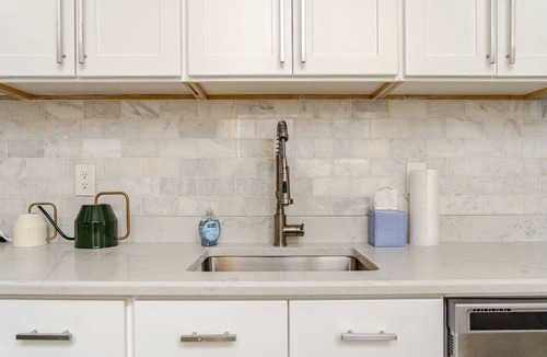 Downtown Apartment | Stylish Wooster Square Home Walk to Yale