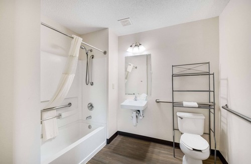 Dulles Town Center Hotel | Suburban Studios Sterling - Washington Dulles