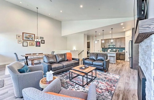 Purgatory House | Summer Vibes Only: Jacuzzi + Lake Views Just Minutes from Durango Tesla Charger