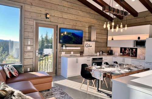 Courtenay Cabin | Sunset Lodge - Modern Mountain Luxury - Epic Views - Sleeps 6
