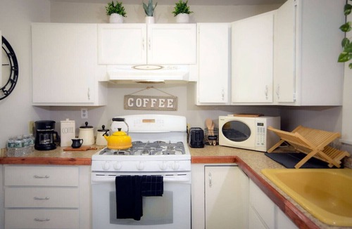 Wanskuck House | Sunny 4 Bed 2 Bath Providence
