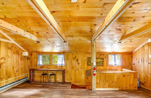 Brookline Cabin | Sunny dog-friendly cabin with firepit, skiing, hiking & fast WiFi