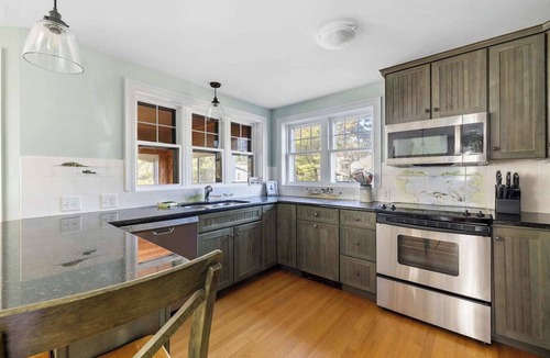 Kennebunkport House | Sunny Lighthouse - Goose Rocks