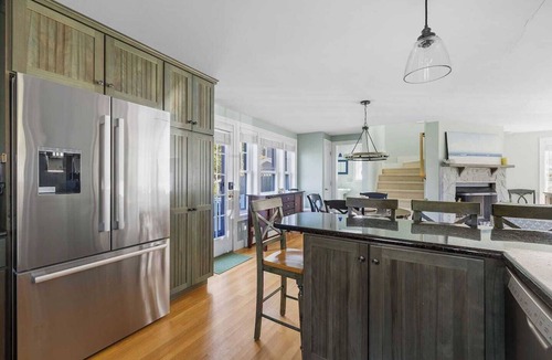 Kennebunkport House | Sunny Lighthouse - Goose Rocks