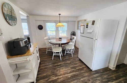 Deep Hole House | Surf & Wind- Fire Pit, Fenced in Yard