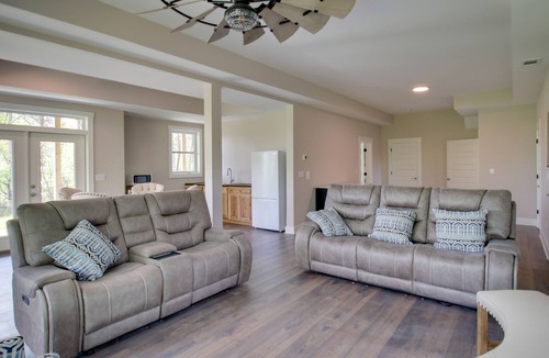 Talking Rock Apartment | Talking Rock Vacation Rental w/ Fire Pit!