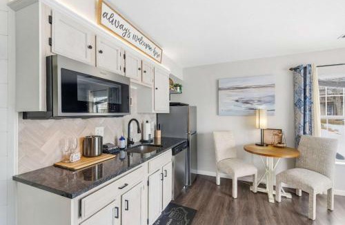 Table Rock House | TaneyCoMo Topia Quaint Studio