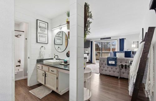 Table Rock House | TaneyCoMo Topia Quaint Studio