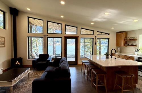 North Douglas House | The Alpenglow Waterfront Escape Private Hot Tub