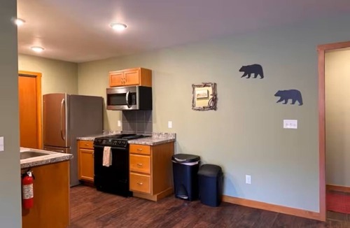 Underhill Apartment | The Bear's Den