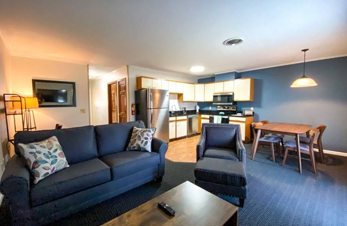 Pittsfield House | The Central Downtown Inn & Suites