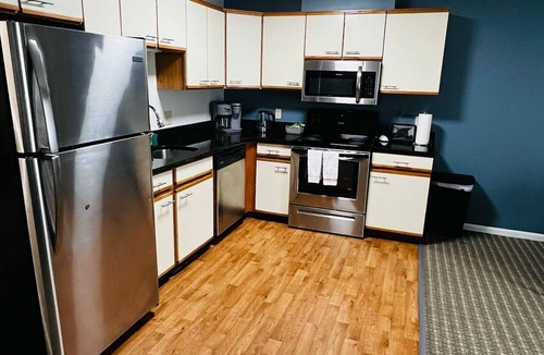 Pittsfield House | The Central Downtown Inn & Suites