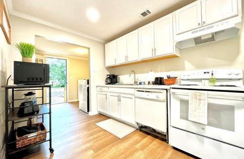 Waycross House | The Charming Location