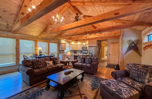 Cranmore Birches Cabin | The Cranmore Mountain Cabin | Walk to North Conway