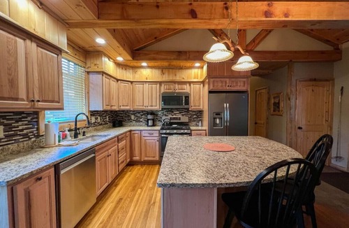 Cranmore Birches Cabin | The Cranmore Mountain Cabin | Walk to North Conway