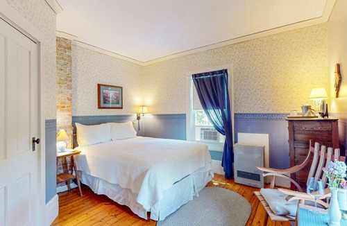 Hancock Point Bed & Breakfast | The Crocker House Country Inn (Rm 3)